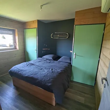 Mechanical Cottage, Old Cars And Bikes 沙尔姆