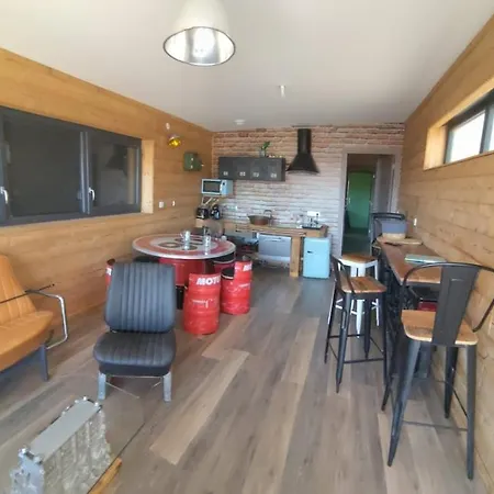 Mechanical Cottage, Old Cars And Bikes 公寓 *