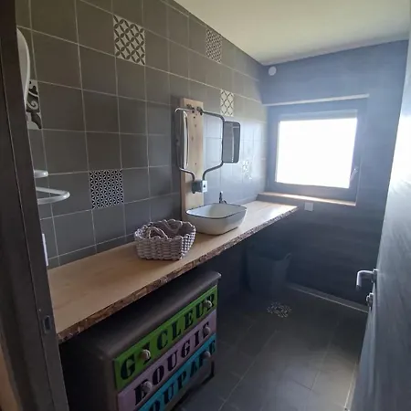 Mechanical Cottage, Old Cars And Bikes 公寓 *