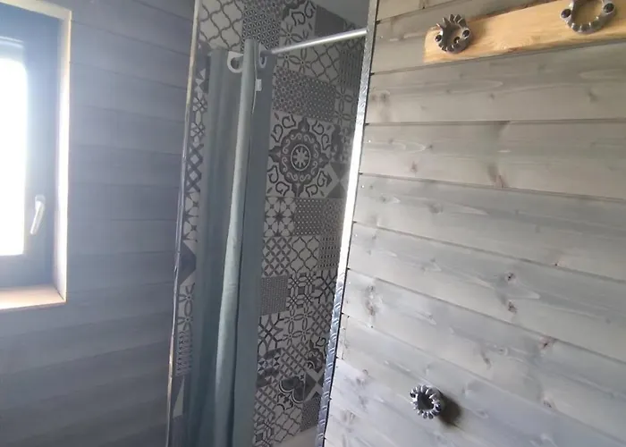 Mechanical Cottage, Old Cars And Bikes