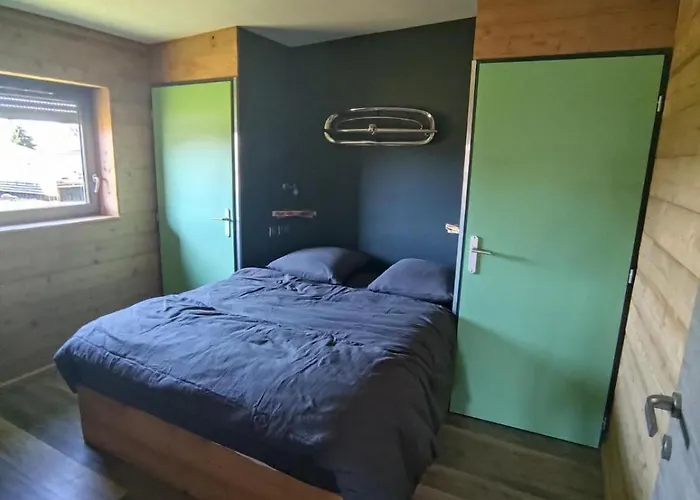 Mechanical Cottage, Old Cars And Bikes 沙尔姆