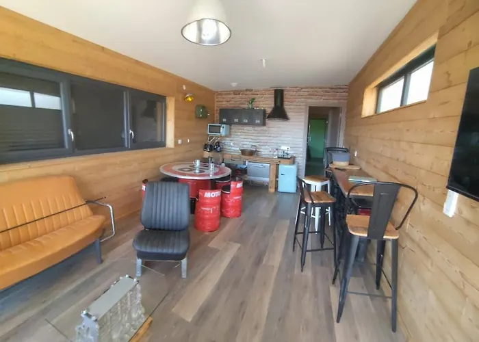 Mechanical Cottage, Old Cars And Bikes 公寓 *